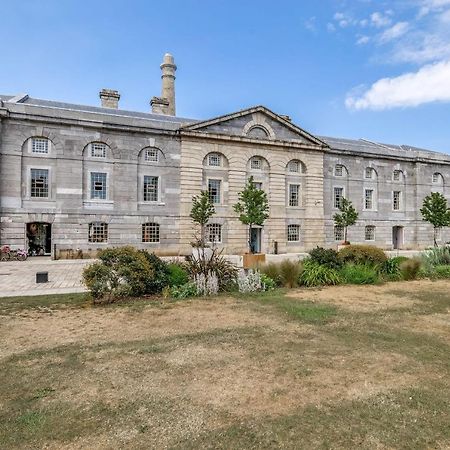 Luxury 2 Bed Apartment In Historic Royal William Yard プリマス エクステリア 写真