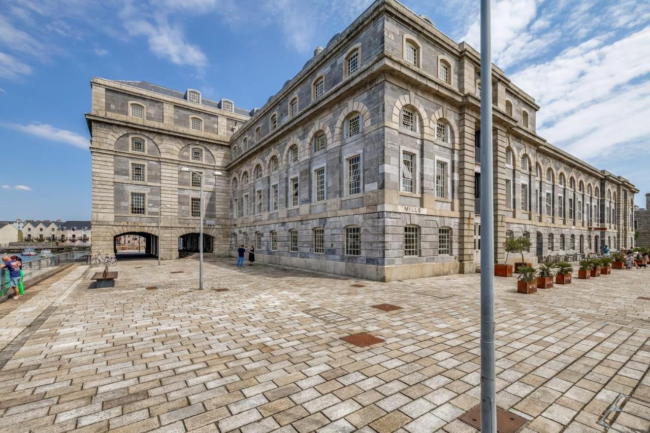 Luxury 2 Bed Apartment In Historic Royal William Yard プリマス エクステリア 写真