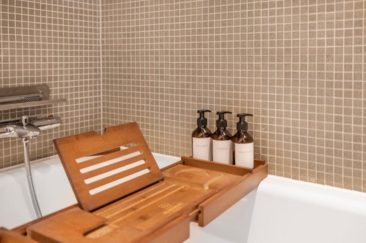 Luxury 2 Bed Apartment In Historic Royal William Yard プリマス エクステリア 写真
