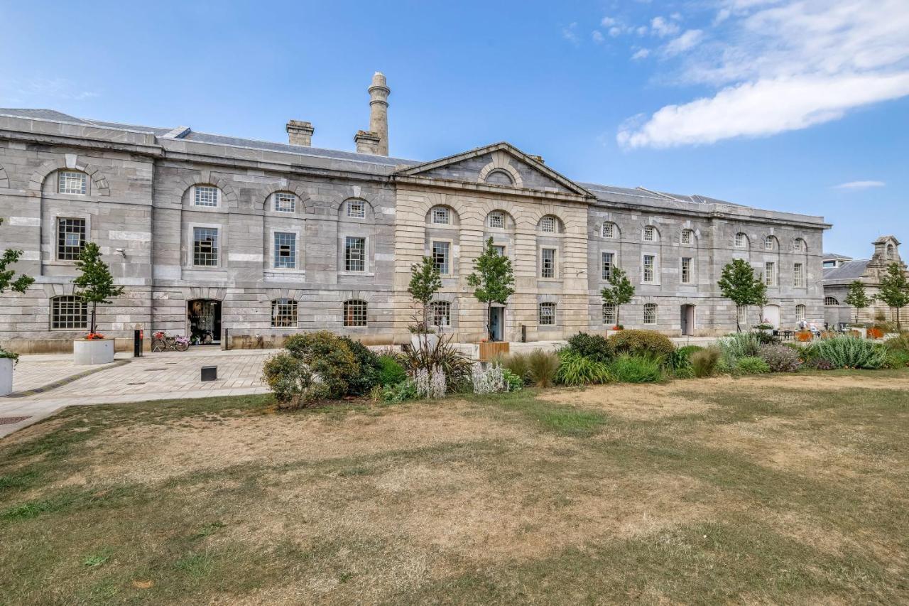 Luxury 2 Bed Apartment In Historic Royal William Yard プリマス エクステリア 写真